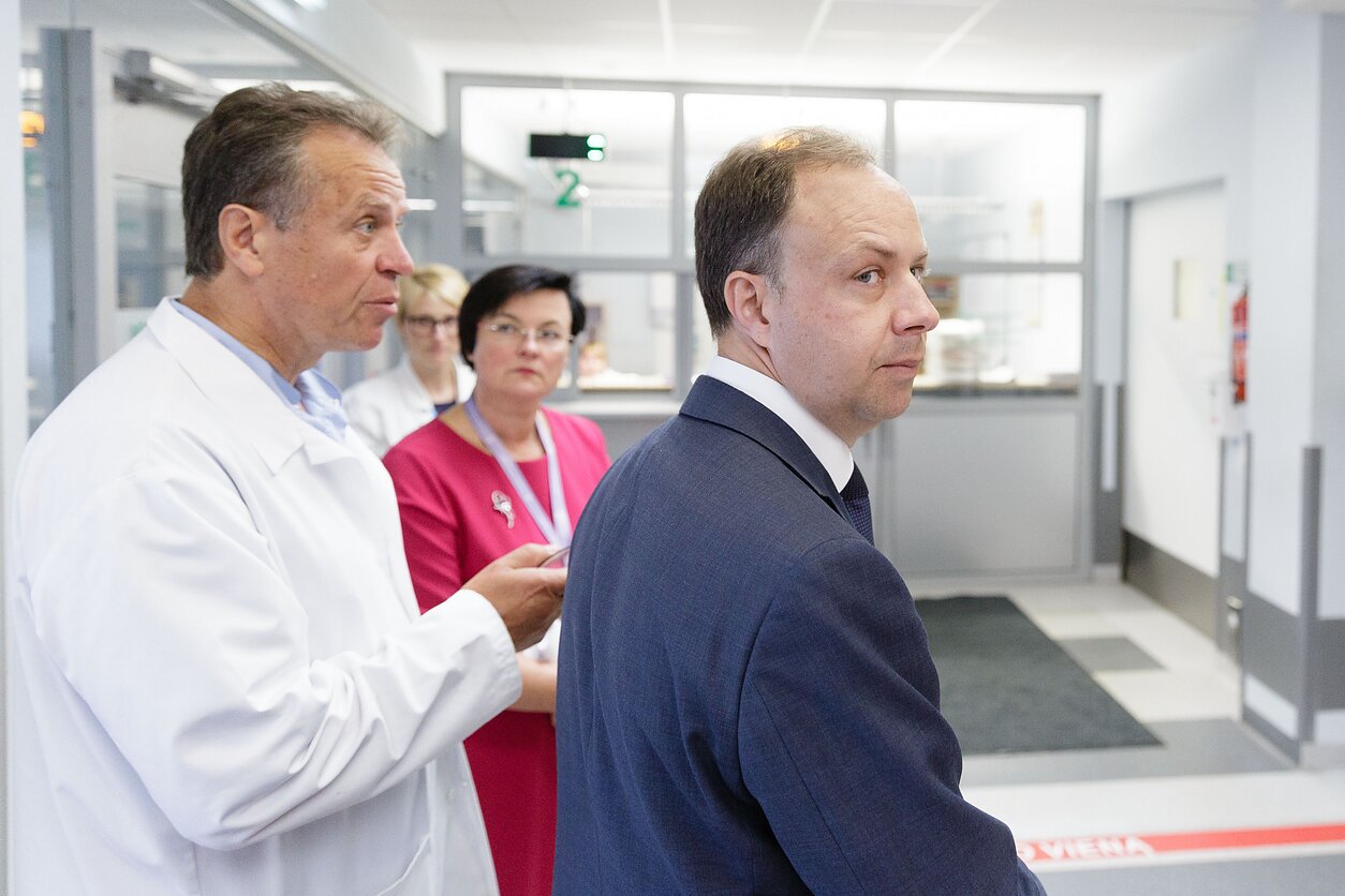 Sveikatos apsaugos ministras Aurelijus Veryga lankėsi Vilniaus universiteto ligoninės Santaros klinikų Priėmimo-skubios pagalbos skyriuje ir Šeimos medicinos centre