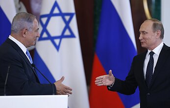 Benjaminas Netanyahu ir Vladimiras Putinas Benjaminas Netanyahu ir Vladimiras Putinas