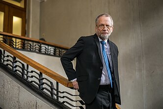 A. Mockus.