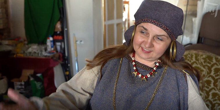 Daiktų istorijos. Archeologė Daiva Steponavičienė: daug kas galvoja, kad buvome provincialai nemokšos, tačiau priešingai – audėme, mezgėme, dirbomės viską patys