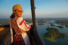 Aukštaitijos krašto kostiumu pasipuošusi Deimantė Kazėnaitė