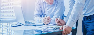 Finansų įmonėse dominuoja mėlyna spalva Finansų įmonėse dominuoja mėlyna spalva