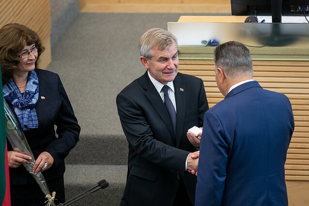 Dienos tema. Parlamento naujokų nuomonės išsiskiria dėl gynybos finansavimo ir Pranckiečio palaikymo