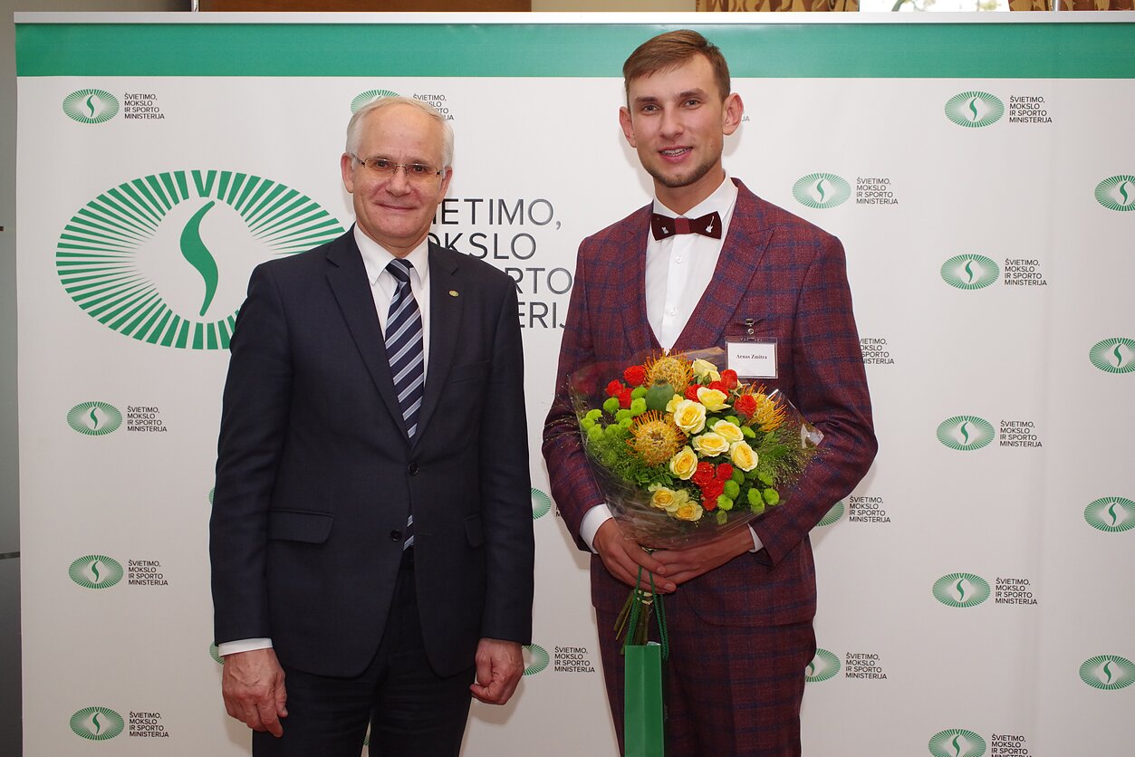 Meilės Lukšienės premijos laureatu tapo istorijos mokytojas Arnas Zmitra 