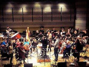 Grupės „Skylė“ ir LVSO repeticijos akimirka 