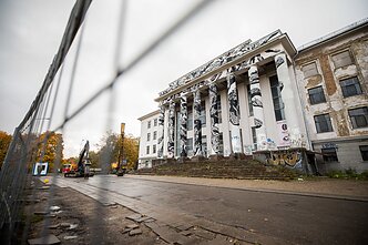 Vilniuje pradedami griauti Profsąjungų rūmai Vilniuje pradedami griauti Profsąjungų rūmai