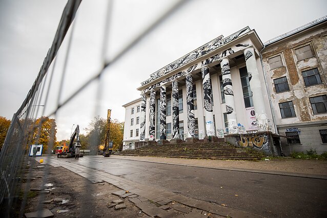 Vilniuje pradedami griauti Profsąjungų rūmai Vilniuje pradedami griauti Profsąjungų rūmai