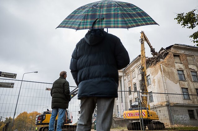Griaunami ant Tauro kalno pusšimtį metų stovėję Profsąjungų rūmai