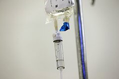 Chemoterapija taikoma krūties vėžiu sergančiam pacientui