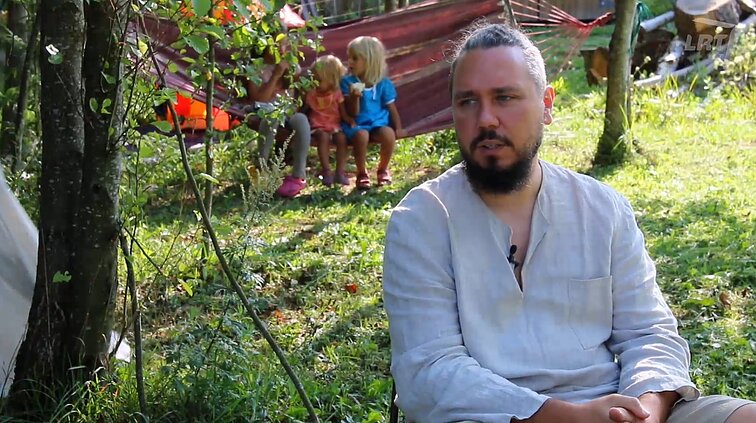 Tėčio reikalai. Miesto šurmulį į miškų apsuptį iškeitusi šeimyna: iš gamtos visuomet yra ko pasimokyti