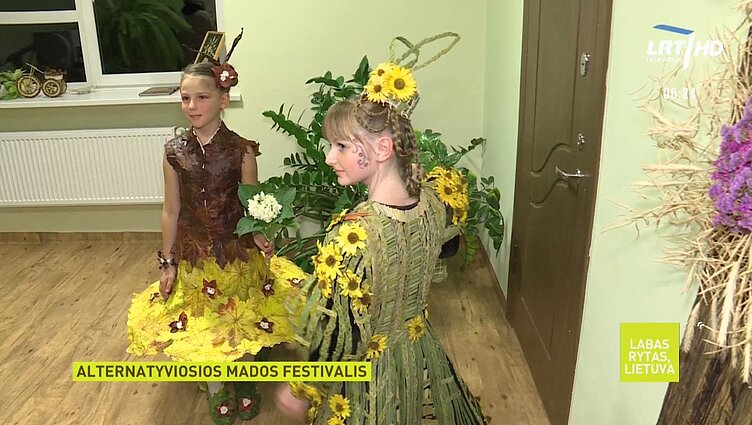 Alternatyviosios mados festivalis „Pašėlęs ruduo“: originalūs drabužiai iš gamtinių medžiagų