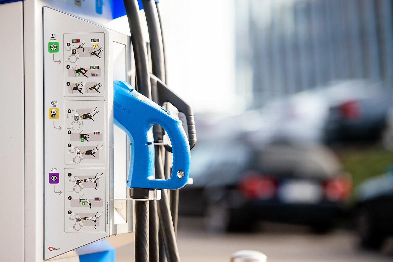Elektromobilių įkrovimo stotelė