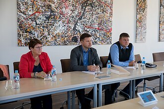 Lietuvos švietimo darbuotojų profesinės sąjungos (LŠDPS) atstovai Specialiųjų tyrimų tarnyboje (STT) susitiko su STT pareigūnais dėl mokytojų etatinio darbo apmokėjimo sistemos antikorupcinio vertinimo Lietuvos švietimo darbuotojų profesinės sąjungos (LŠDPS) atstovai Specialiųjų tyrimų tarnyboje (STT) susitiko su STT pareigūnais dėl mokytojų etatinio darbo apmokėjimo sistemos antikorupcinio vertinimo