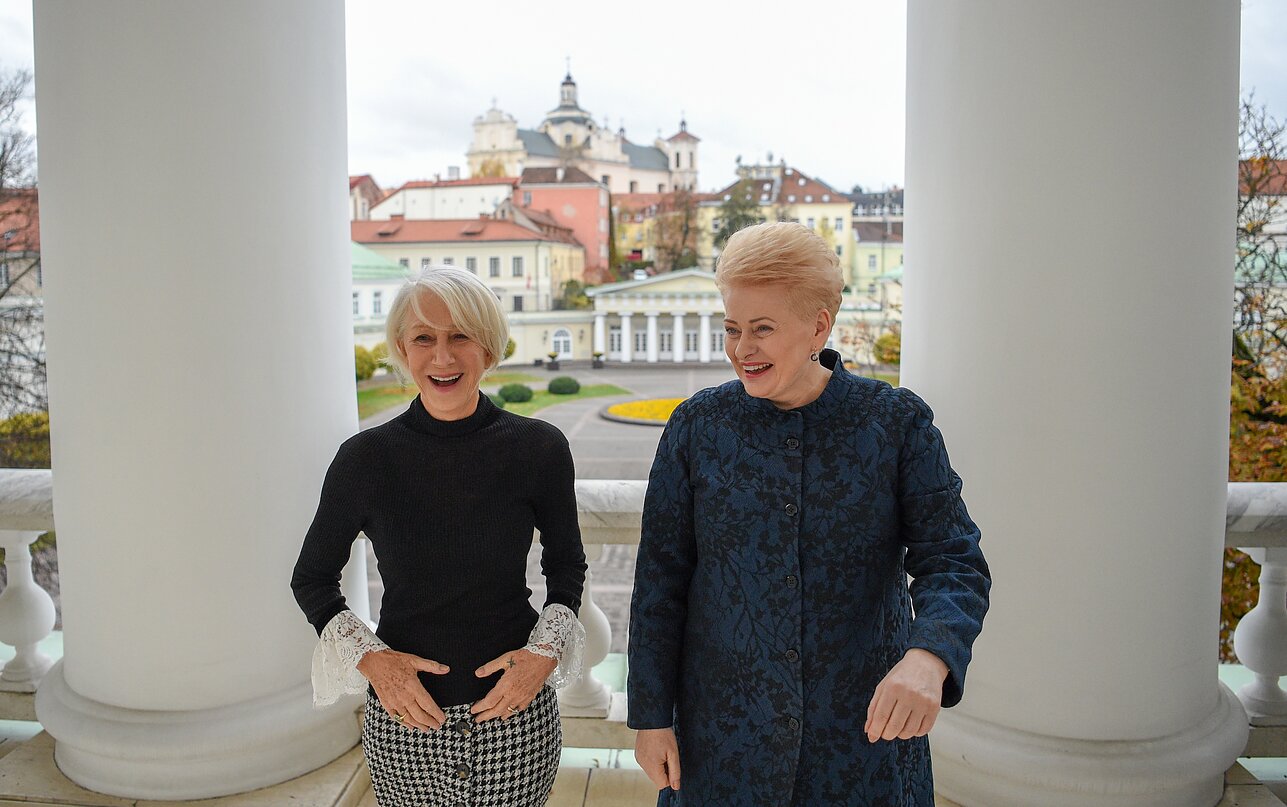 2018 m. spalį Vilniuje Helen Mirren buvo susitikusi su Dalia Grybauskaite 2018 m. spalį Vilniuje Helen Mirren buvo susitikusi su Dalia Grybauskaite