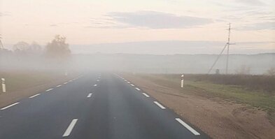 Kenksmingi dūmai leidžiasi ant žemės