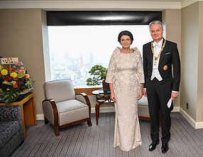 Gitanas Nausėda su Diana Nausėdienė Japonijos imperatoriaus žengimo į sostą ceremonijoje