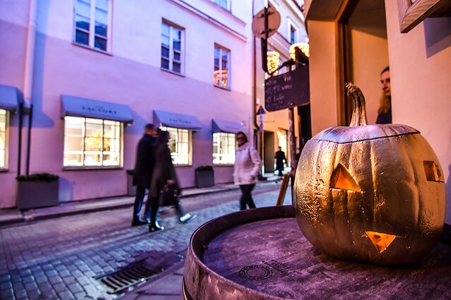 Moliūgai-šviestuvai Stiklo kvartale 