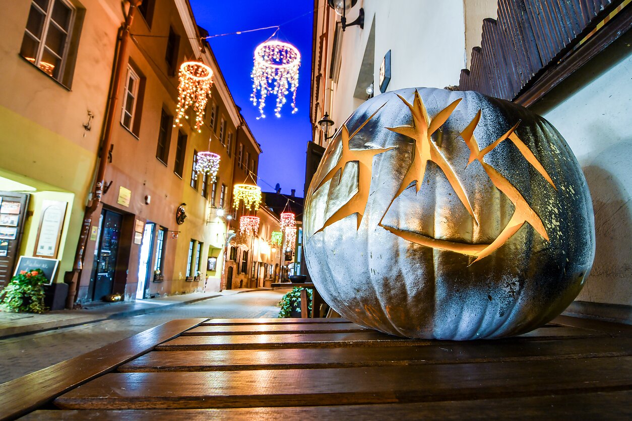 Moliūgai-šviestuvai Stiklo kvartale 