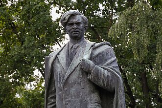 Petras Cvirka; paminklas