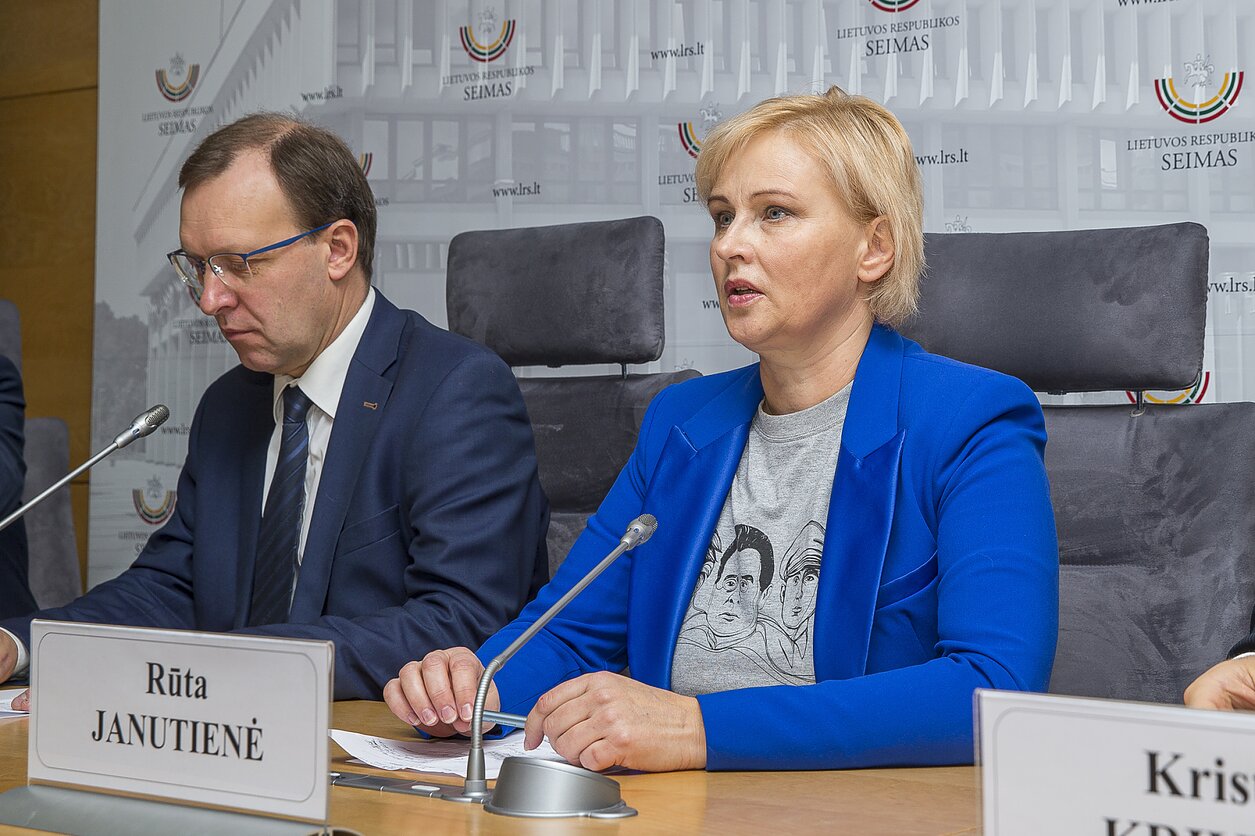 Naglis Puteikis, Rūta Janutienė