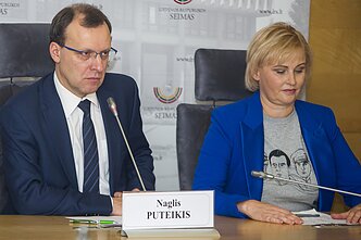 Naglis Puteikis, Rūta Janutienė