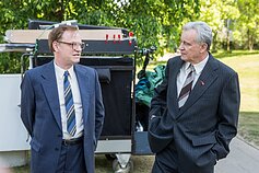 Jaredas Harrisas ir Stellanas Skarsgardas Jaredas Harrisas ir Stellanas Skarsgardas