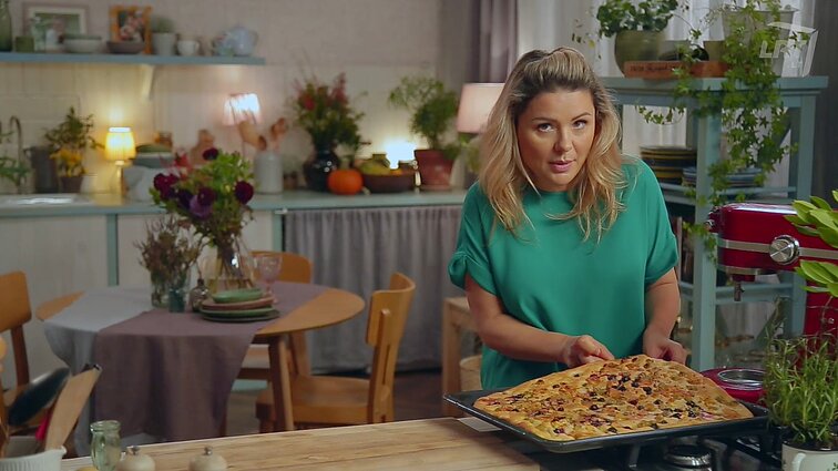 Dainą „Medžiai be lapų“ užtraukusi ir fokačiją gaminanti Beata Nicholson: mielinė tešla – esmių esmė