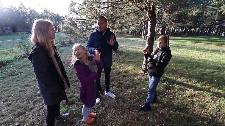 Tėčio reikalai. Tėčio Arvydo linksma šeima, gyvate gąsdinusi vedėją, vaikų raštingumo ugdymas ir depresijos požymiai
