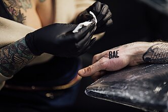 „Mad Money“ išleido naują albumą „BAE“ „Mad Money“ išleido naują albumą „BAE“