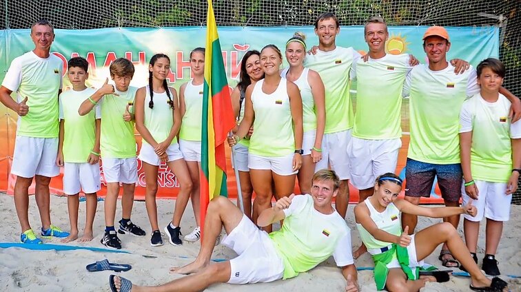 Paplūdimio tenisas: badmintonas ir tenisas, tik be traumų?