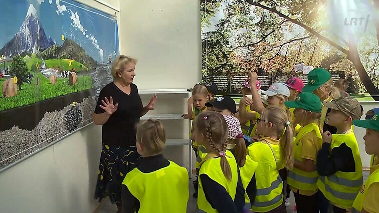 Pradėk nuo savęs. Pradinukas Simonas apie klimato kaitą: jei seni žmonės tvarkytų aplinką, greitai prisikvėpuotų užterštu oru, todėl tenka jauniems