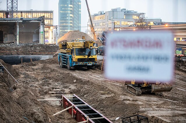 Vilniaus Ukmergės gatvėje rasta aviacinė bomba sustabdė darbus statybvietėje Vilniaus Ukmergės gatvėje rasta aviacinė bomba sustabdė darbus statybvietėje