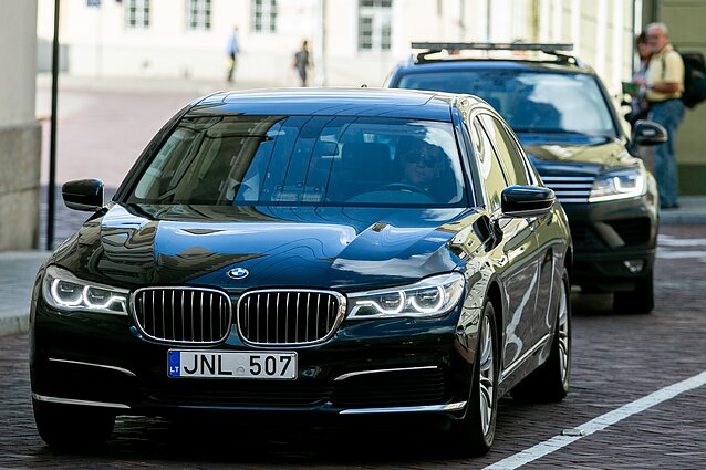 Žinios. Vyriausybė ir ministerijos mažina savo automobilių parką