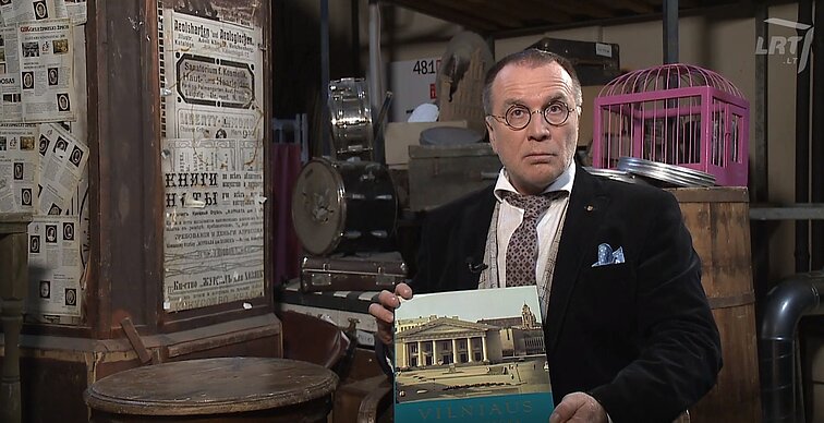 Daiktų istorijos. Mįslingoji Vilniaus rotušė, istoriją menantys batai ir vyno karaliumi tituluojamas anykštėnas Karazija