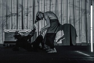 Scena iš spektaklio „Mūsiškiai“