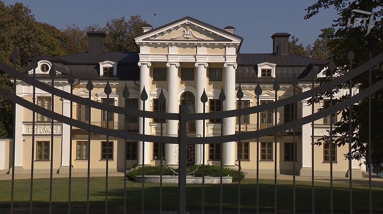 Atspindžiai. Paveldo kolekcija. Kuklus Parudinės dvaras ir jo priešprieša – signataro valdytas įspūdingas Paežerių architektūrinis ansamblis