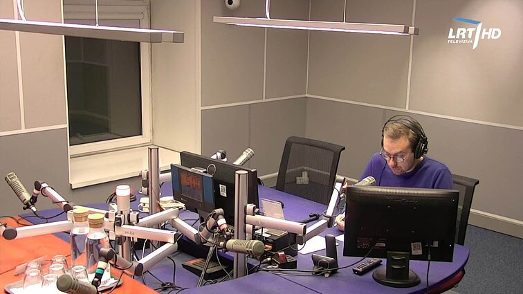 LRT RADIJO žinios. Beveik 20 Bolivijos prezidento Evo Moraleso bendražygių apsistojo Meksikos ambasadoje Lapase, norėdami pabėgti nuo teisėsaugos