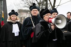 Akademinė bendruomenė prie Vyriausybės dalino diplomus už „ačių“