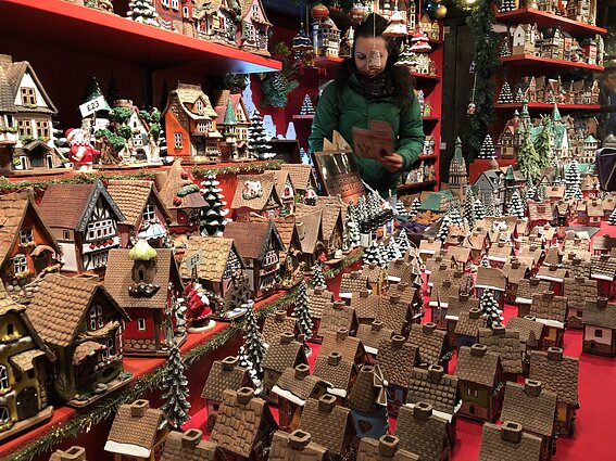 Lietuviški rankų darbo keraminiai nameliai