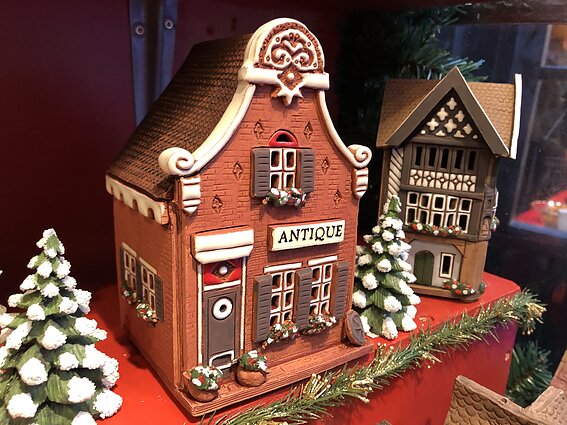 Kalėdinė mugė. Keraminiai nameliai