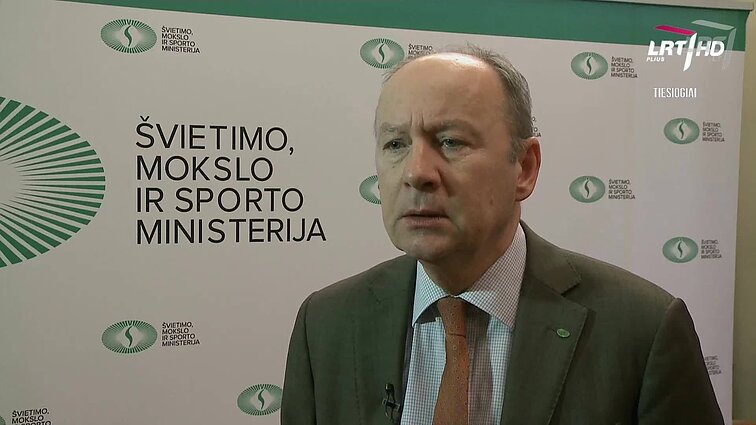 Kultūros diena. Atsitiktinių vaizdo įrašų peržiūra virto premjera teatre: permąstyti objektus kvies „Deginanti trintis“