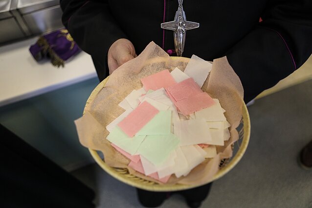 Žinios. Pandemija keičia vargingųjų šventes: labdaros valgyklos priverstos atsisakyti tradicijų