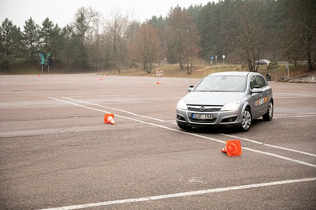 Dažnai mokinių kritikuojami vairavimo instruktoriai tikina: dažnas mokytojų kaitaliojimas neatneša nieko gero