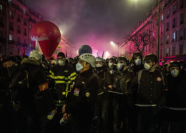 Streikai Paryžiuje – be rezultatų: demonstrantai neatsisako eismo blokados, o premjeras – ketinimų reformuoti pensijų sistemą