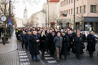 Advokatai surengė protesto eiseną Advokatai surengė protesto eiseną