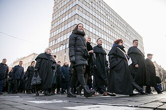 Advokatai surengė protesto eiseną Advokatai surengė protesto eiseną