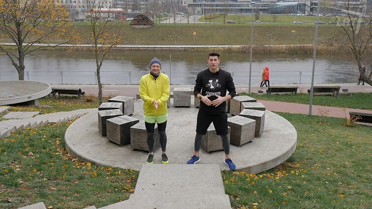 Į sveikatą! Rytinis krosas su Nerijumi Mačiuliu, vandens žarnos išbandymas ir neribotos galimybės gimnastikos salėje
