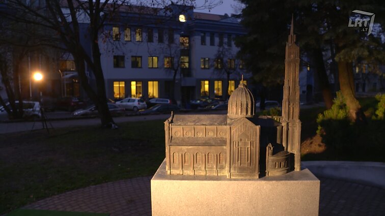 Kultūrų kryžkelė. Vilniaus albumas. Andrinių šventė, Antonio Wiwulskio atminimas ir knyga apie Rasų kapines