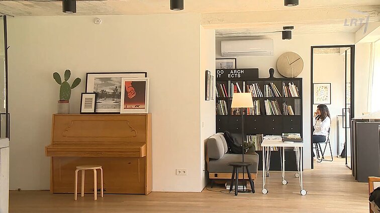 Veranda. Nuo originalios paskirties nutolę loftai, autentiškas valgomasis Užutrakio dvare ir pianinas ofise atsipalaidavimui