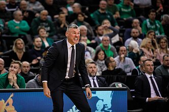 Šarūnas Jasikevičius ir Tomas Masiulis (antrame plane, dešinėje)